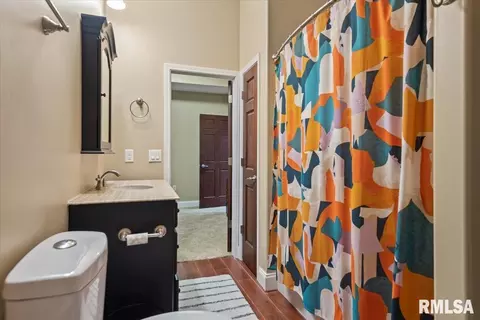 Bath - 3704 Crystal Spring Dr, Springfield, IL 62711 photo 3 of 4
