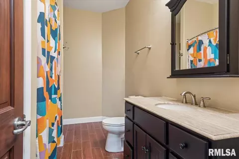 Bath - 3704 Crystal Spring Dr, Springfield, IL 62711 photo 4 of 4