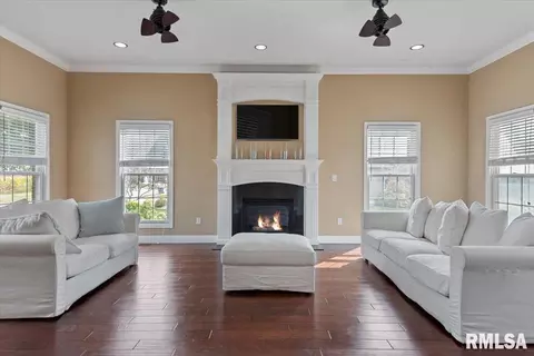 Living - 3704 Crystal Spring Dr, Springfield, IL 62711 photo 3 of 7