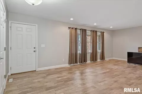 9 Acadia Ct, Springfield, IL 62712 photo 6
