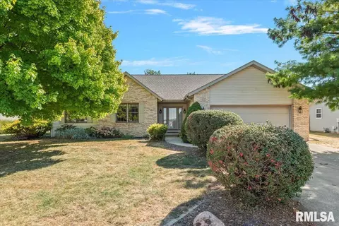 1016 Oakbrook Ave, Chatham, IL 62629