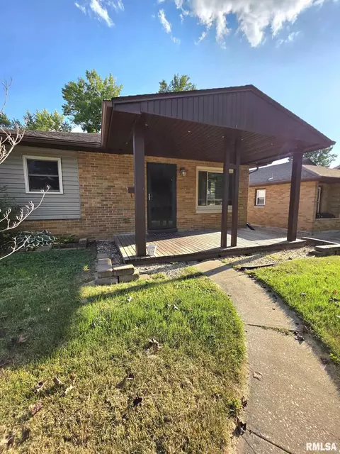 2028 Jackson St, Quincy, IL 62301