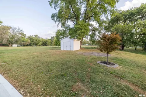 Exterior - 325 E Columbus St, Columbus, IL 62320 photo 5 of 7