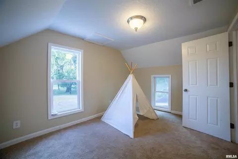 Bedroom - 325 E Columbus St, Columbus, IL 62320 photo 6 of 8