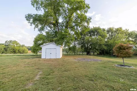Exterior - 325 E Columbus St, Columbus, IL 62320 photo 6 of 7