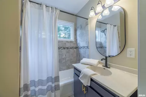 Bath - 325 E Columbus St, Columbus, IL 62320 photo 1 of 2