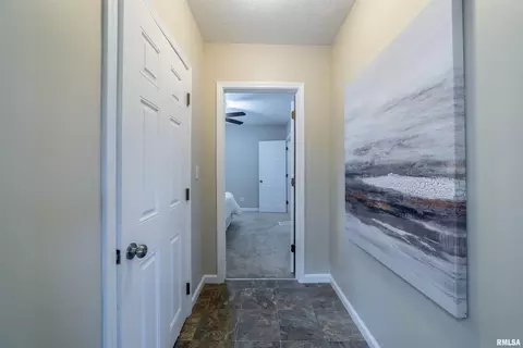 Entry Way - 325 E Columbus St, Columbus, IL 62320 photo 2 of 4