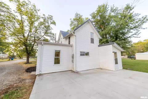 Exterior - 325 E Columbus St, Columbus, IL 62320 photo 4 of 7