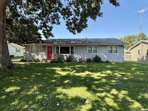 784 S Broad St, Knoxville, IL 61448