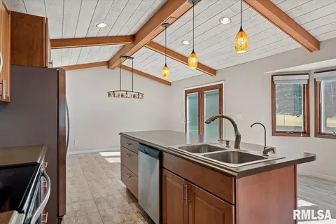 Kitchen - 1060 Lenhart Rd, Springfield, IL 62711 photo 6 of 6