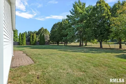 Exterior - 1060 Lenhart Rd, Springfield, IL 62711 photo 5 of 6