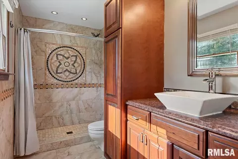 Bath - 1060 Lenhart Rd, Springfield, IL 62711 photo 1 of 1