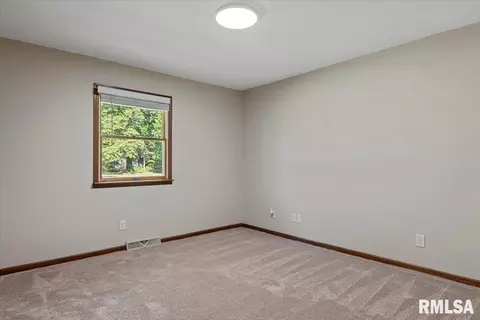 Bedroom - 1060 Lenhart Rd, Springfield, IL 62711 photo 6 of 7