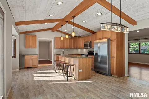 Kitchen - 1060 Lenhart Rd, Springfield, IL 62711 photo 3 of 6