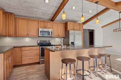 Kitchen - 1060 Lenhart Rd, Springfield, IL 62711 photo 5 of 6