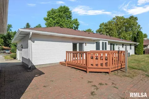 Exterior - 1060 Lenhart Rd, Springfield, IL 62711 photo 4 of 6