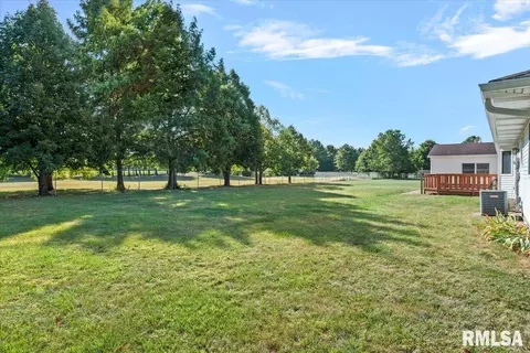 Exterior - 1060 Lenhart Rd, Springfield, IL 62711 photo 2 of 6