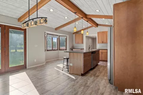 Kitchen - 1060 Lenhart Rd, Springfield, IL 62711 photo 1 of 6