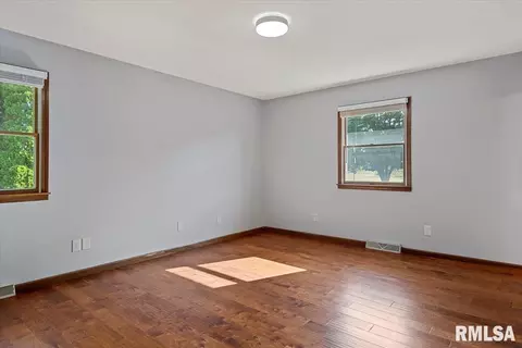 Bedroom - 1060 Lenhart Rd, Springfield, IL 62711 photo 1 of 7