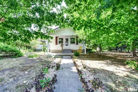 507 N Spruce St, Nokomis, IL 62075