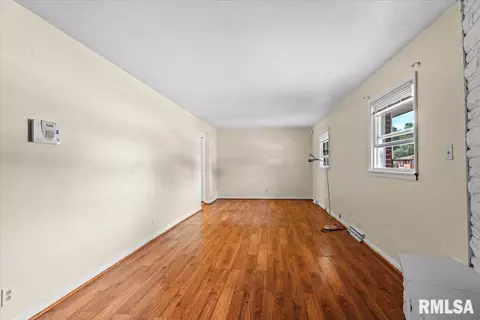 Living - 3418 S Park Ave, Springfield, IL 62704 photo 1 of 4