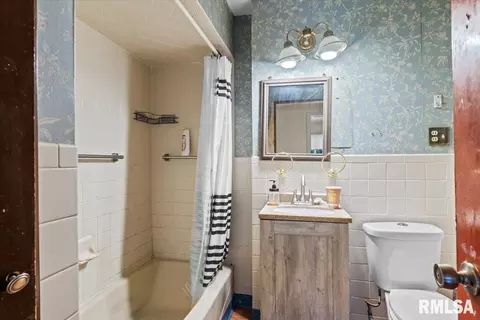 Bath - 3418 S Park Ave, Springfield, IL 62704 photo 2 of 2