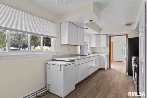 Entry Way - 3418 S Park Ave, Springfield, IL 62704 photo 1 of 2