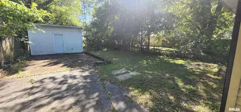 Exterior - 1710 E Carpenter St, Springfield, IL 62702 photo 1 of 2