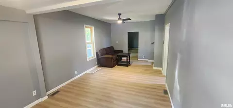 Entry Way - 1710 E Carpenter St, Springfield, IL 62702 photo 2 of 5
