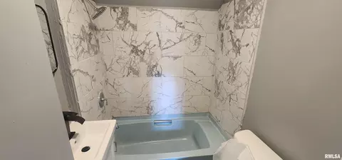 Bath - 1710 E Carpenter St, Springfield, IL 62702 photo 3 of 4