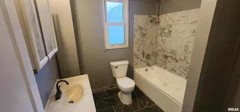 Bath - 1710 E Carpenter St, Springfield, IL 62702 photo 2 of 4