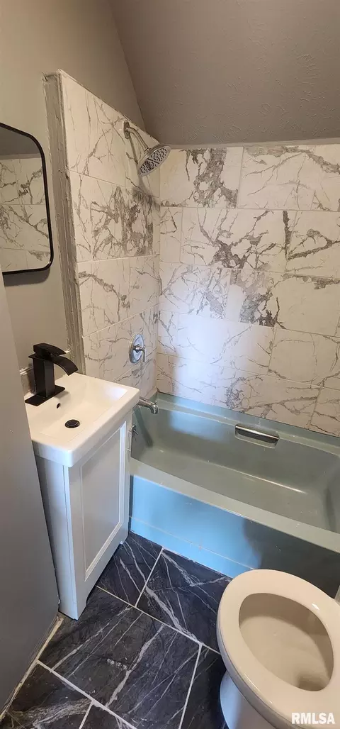 Bath - 1710 E Carpenter St, Springfield, IL 62702 photo 4 of 4