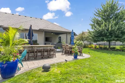 Exterior - 4509 Lynhurst Rd, Springfield, IL 62711 photo 4 of 12