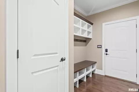 Entry Way - 4509 Lynhurst Rd, Springfield, IL 62711 photo 3 of 4