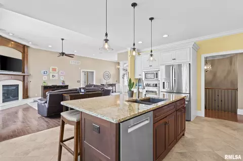 Kitchen - 4509 Lynhurst Rd, Springfield, IL 62711 photo 2 of 6
