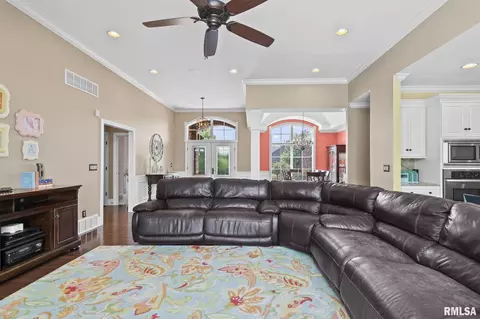 Living - 4509 Lynhurst Rd, Springfield, IL 62711 photo 1 of 3