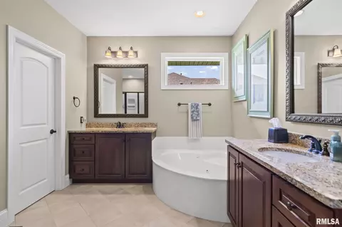 Bath - 4509 Lynhurst Rd, Springfield, IL 62711 photo 2 of 5