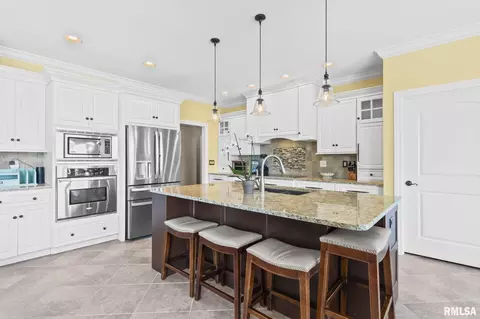 Kitchen - 4509 Lynhurst Rd, Springfield, IL 62711 photo 4 of 6