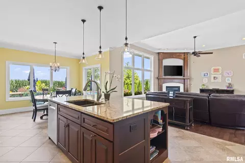 Kitchen - 4509 Lynhurst Rd, Springfield, IL 62711 photo 3 of 6