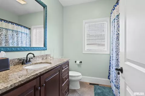 Bath - 4509 Lynhurst Rd, Springfield, IL 62711 photo 3 of 5