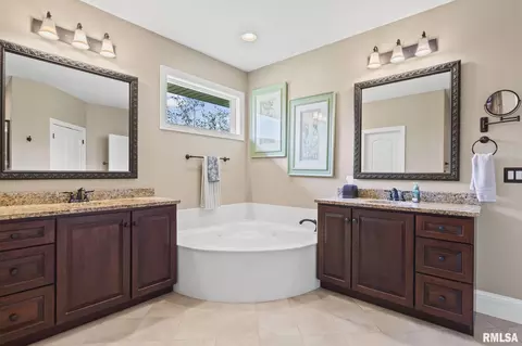 Bath - 4509 Lynhurst Rd, Springfield, IL 62711 photo 1 of 5