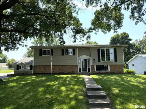 1720 Bluebird Dr, Galesburg, IL 61401