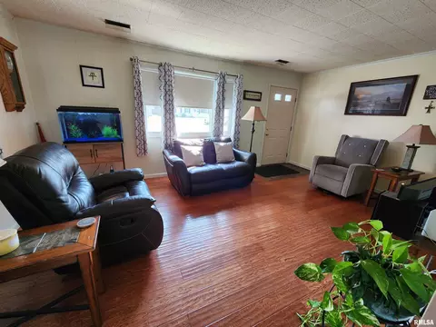 Living - 1645 N 21st St, Springfield, IL 62702 photo 3 of 3