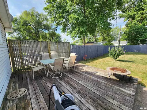 Exterior - 1645 N 21st St, Springfield, IL 62702 photo 2 of 5
