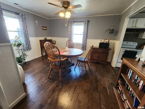 Dining - 1645 N 21st St, Springfield, IL 62702 photo 1 of 2