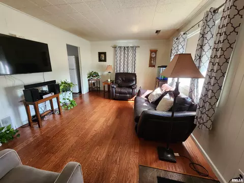 Living - 1645 N 21st St, Springfield, IL 62702 photo 1 of 3