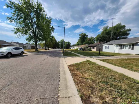 View/Area - 1645 N 21st St, Springfield, IL 62702 photo 1 of 1