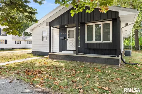 323 N Dye St, Virden, IL 62690