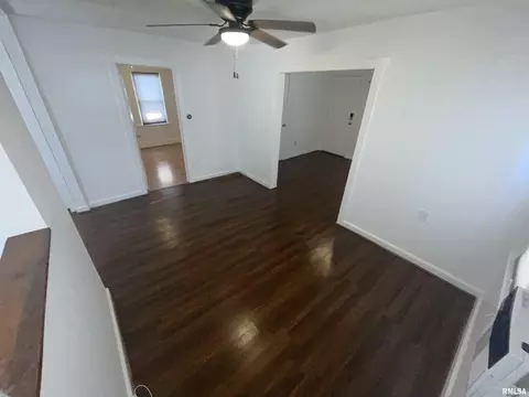 Living - 1816 N Peoria Rd, Springfield, IL 62702 photo 3 of 3