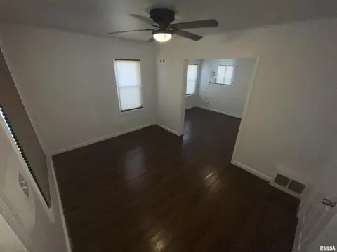 Living - 1816 N Peoria Rd, Springfield, IL 62702 photo 1 of 3